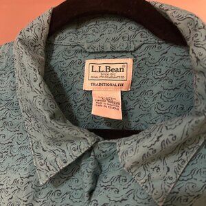 L.L. Bean Large Regular Button-Up Abstract Wave Collared Shirt